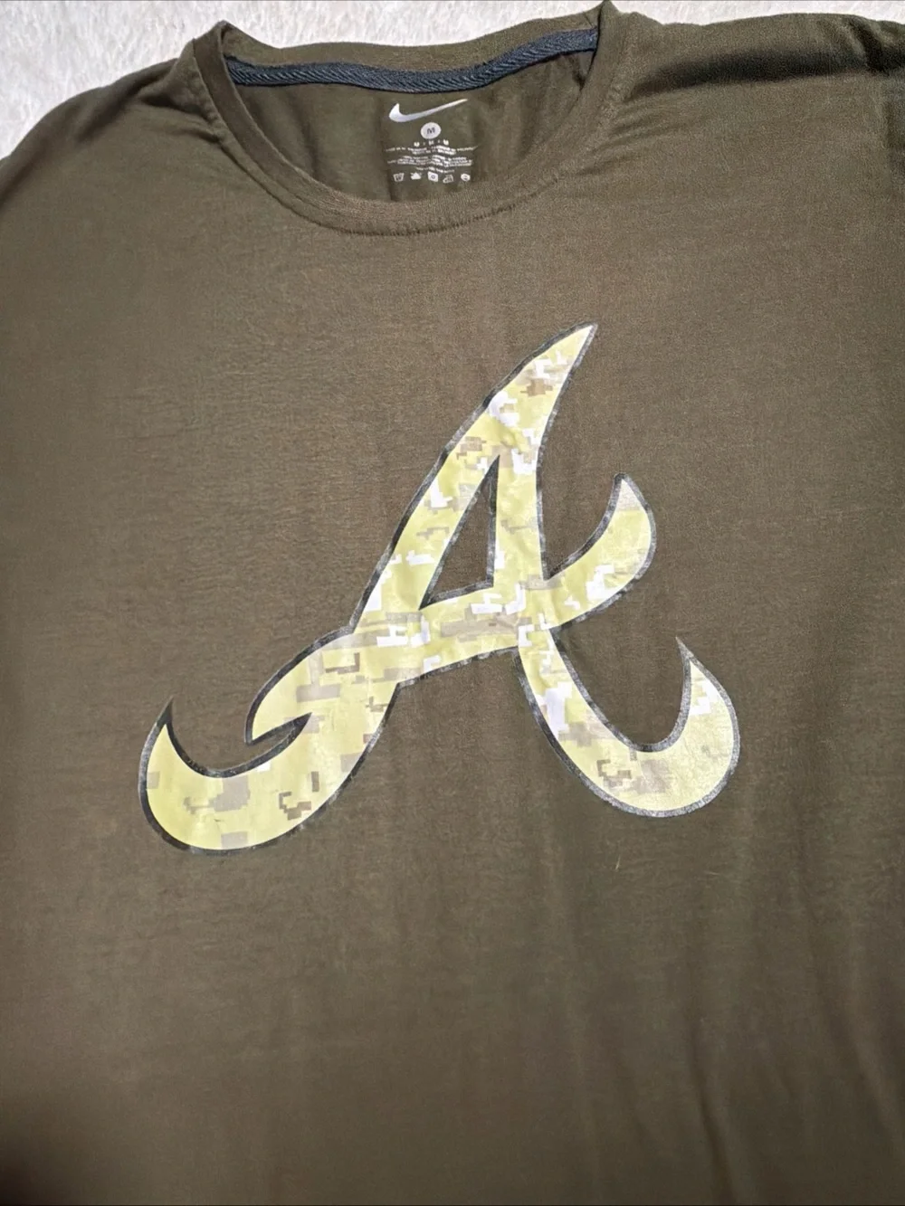 Atlanta Braves Camo Camouflage Nike T-Shirt Men’s Medium MLB Flag Logo